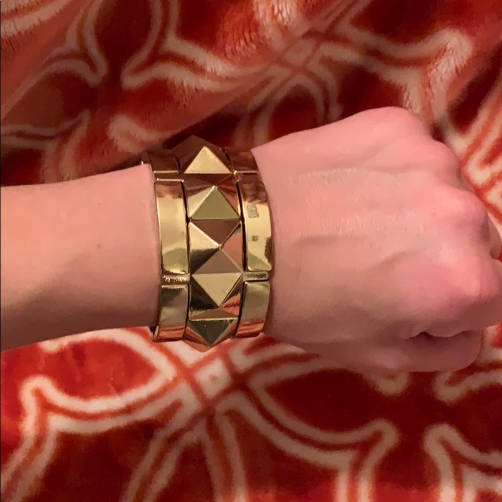 Stretchable gold statement bracelet
